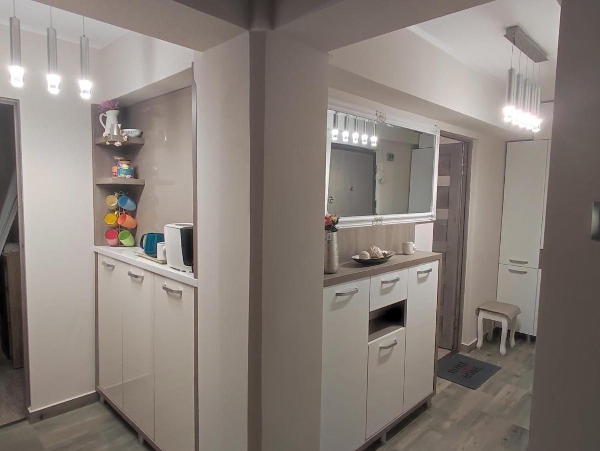 Midtown Apartment Oradea Buitenkant foto