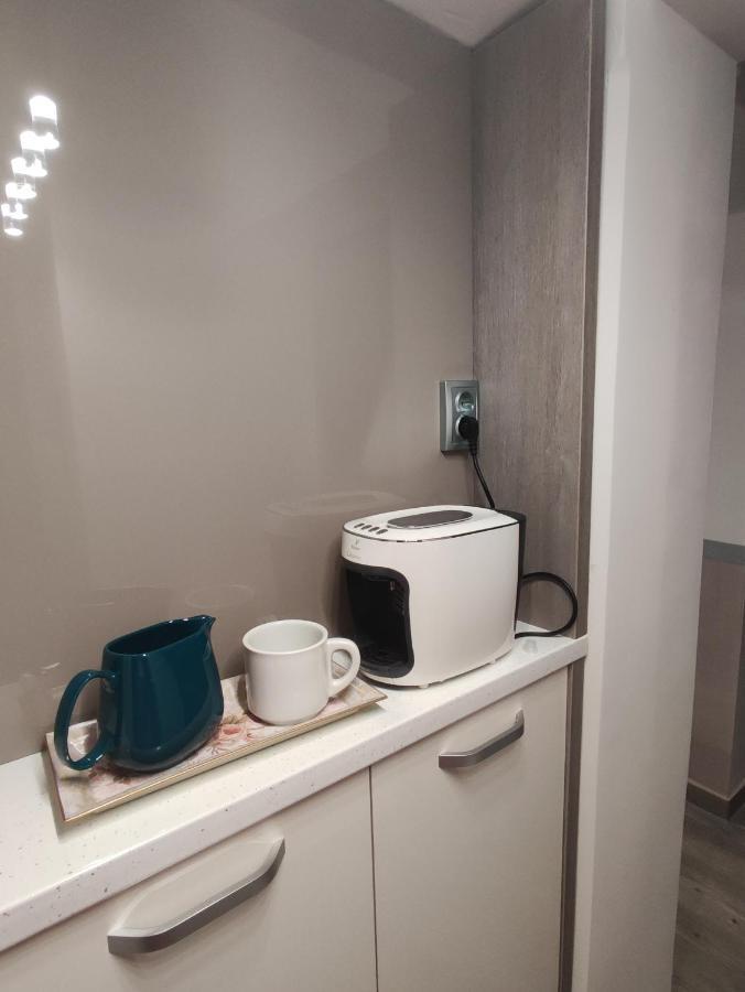 Midtown Apartment Oradea Buitenkant foto