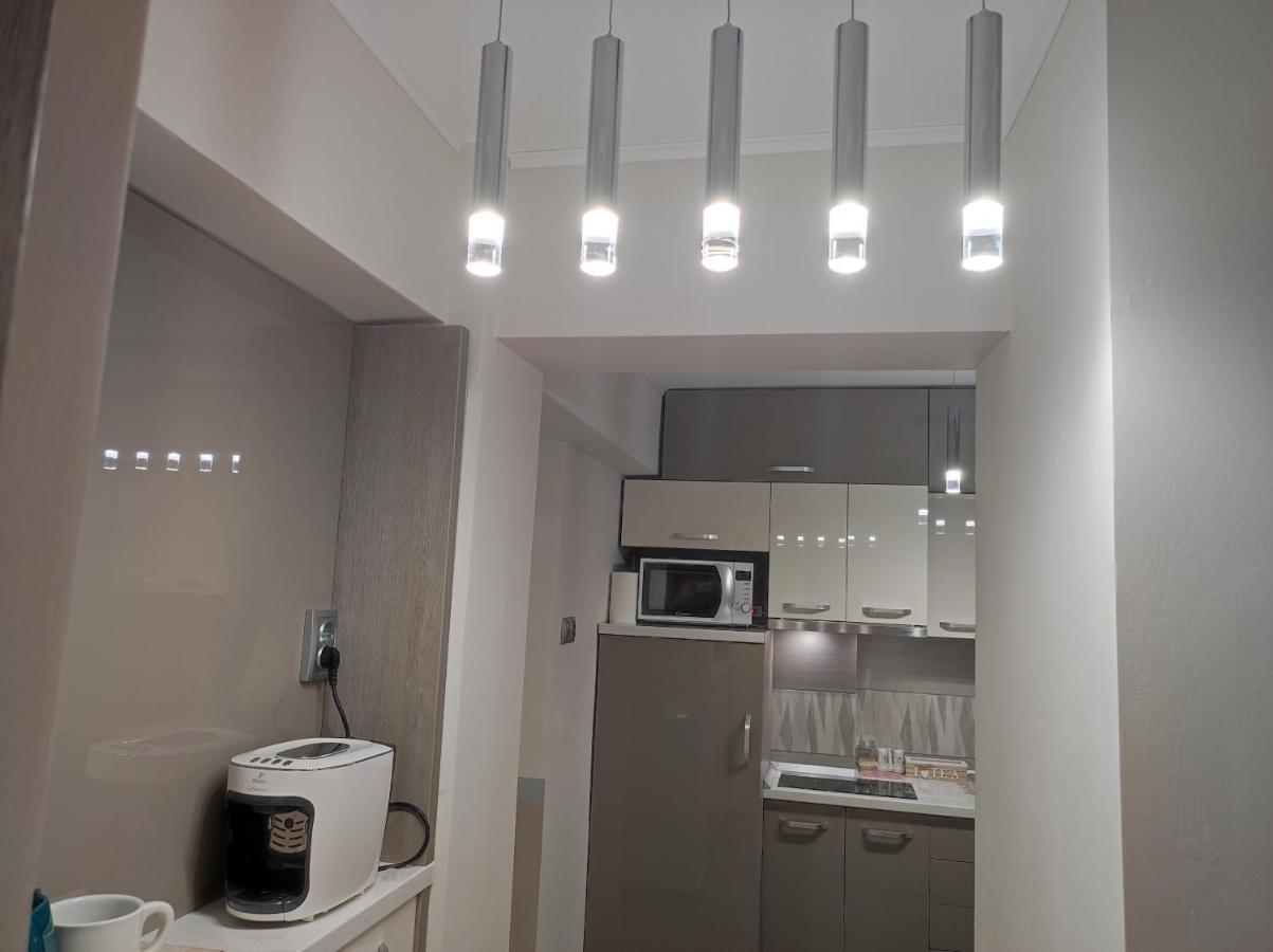 Midtown Apartment Oradea Buitenkant foto