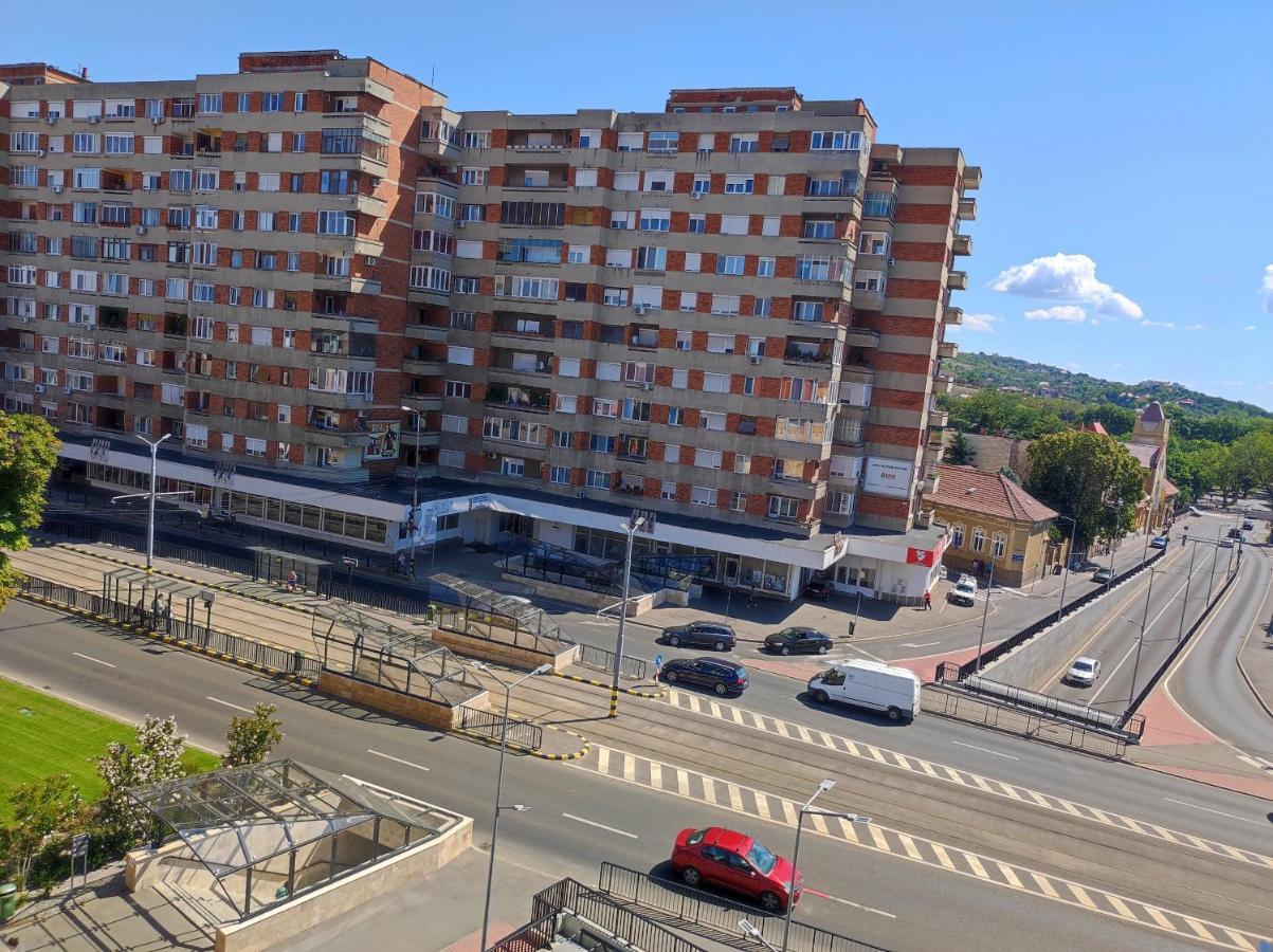 Midtown Apartment Oradea Buitenkant foto